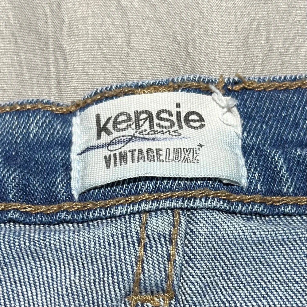 Kensie Jeans Vintage Luxe High Rise Distressed Denim Shorts Light Wash 32 Waist
